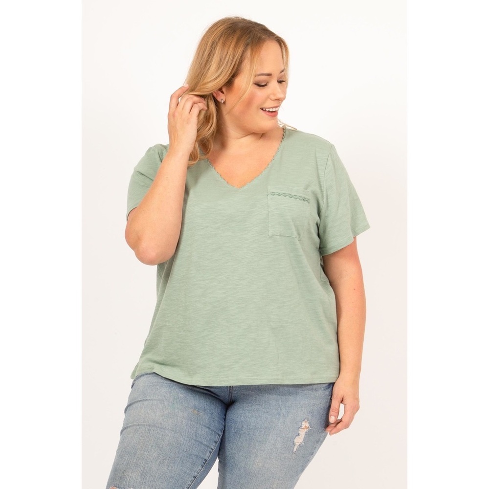 🌀💗 V-NECK SHORT SLEEVE TOP!💗